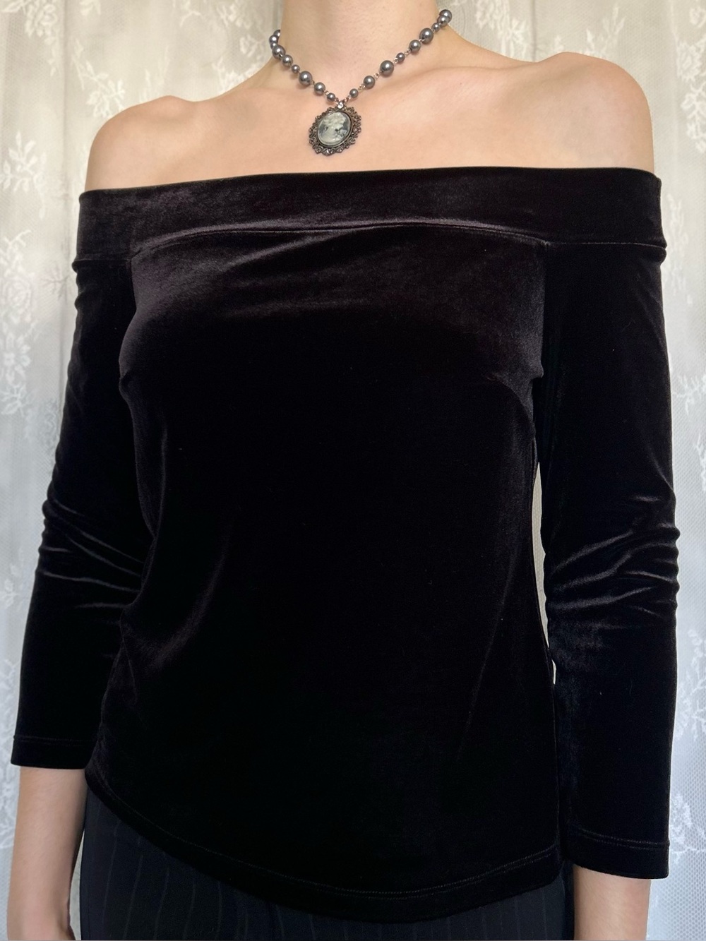 Vampy Black Velvet Off The Shoulder Top - Picture 3 of 6